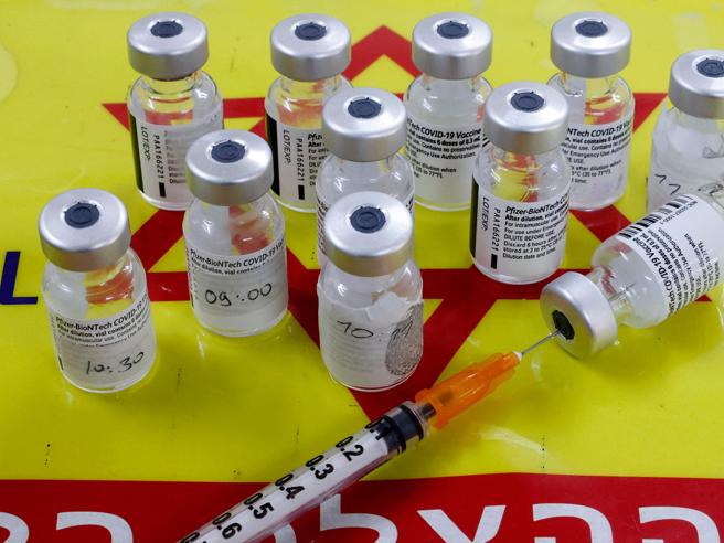 Israele: terza dose a soggetti fragili ma anticorpi naturali meglio del vaccino